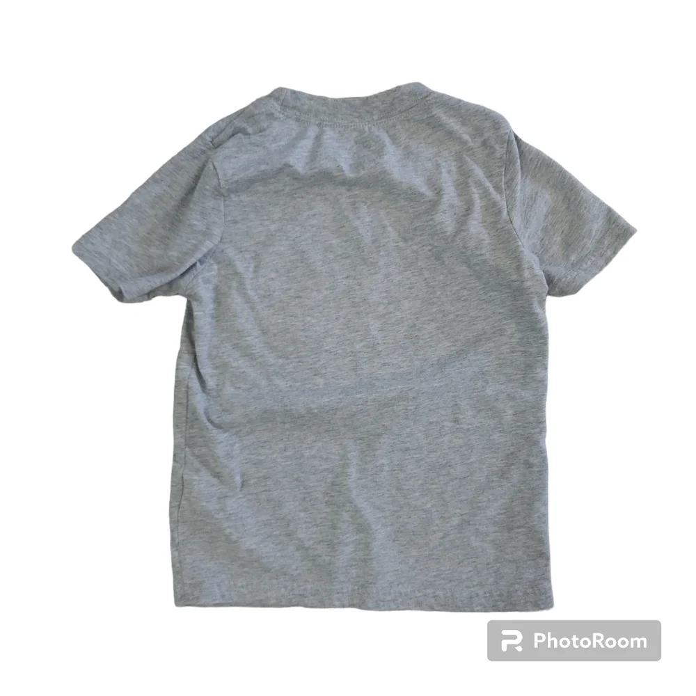 Boys Carter's shirt size 5T